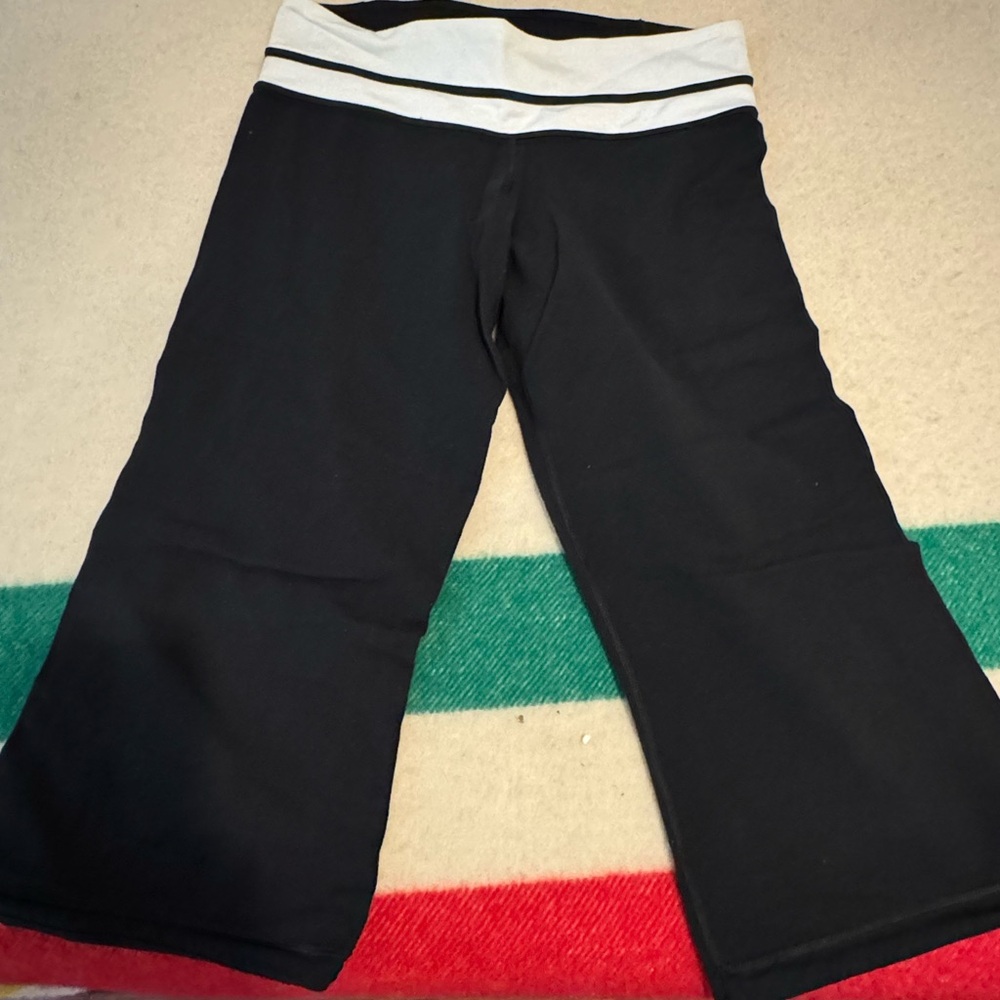 Lululemon Capris Pants- size 8 in EUC
